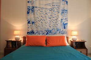 2 bedrooms, iron/ironing board, travel cot, free WiFi