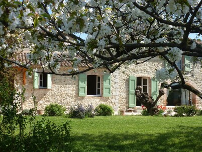 Large character house between Anduze and Vézénobres