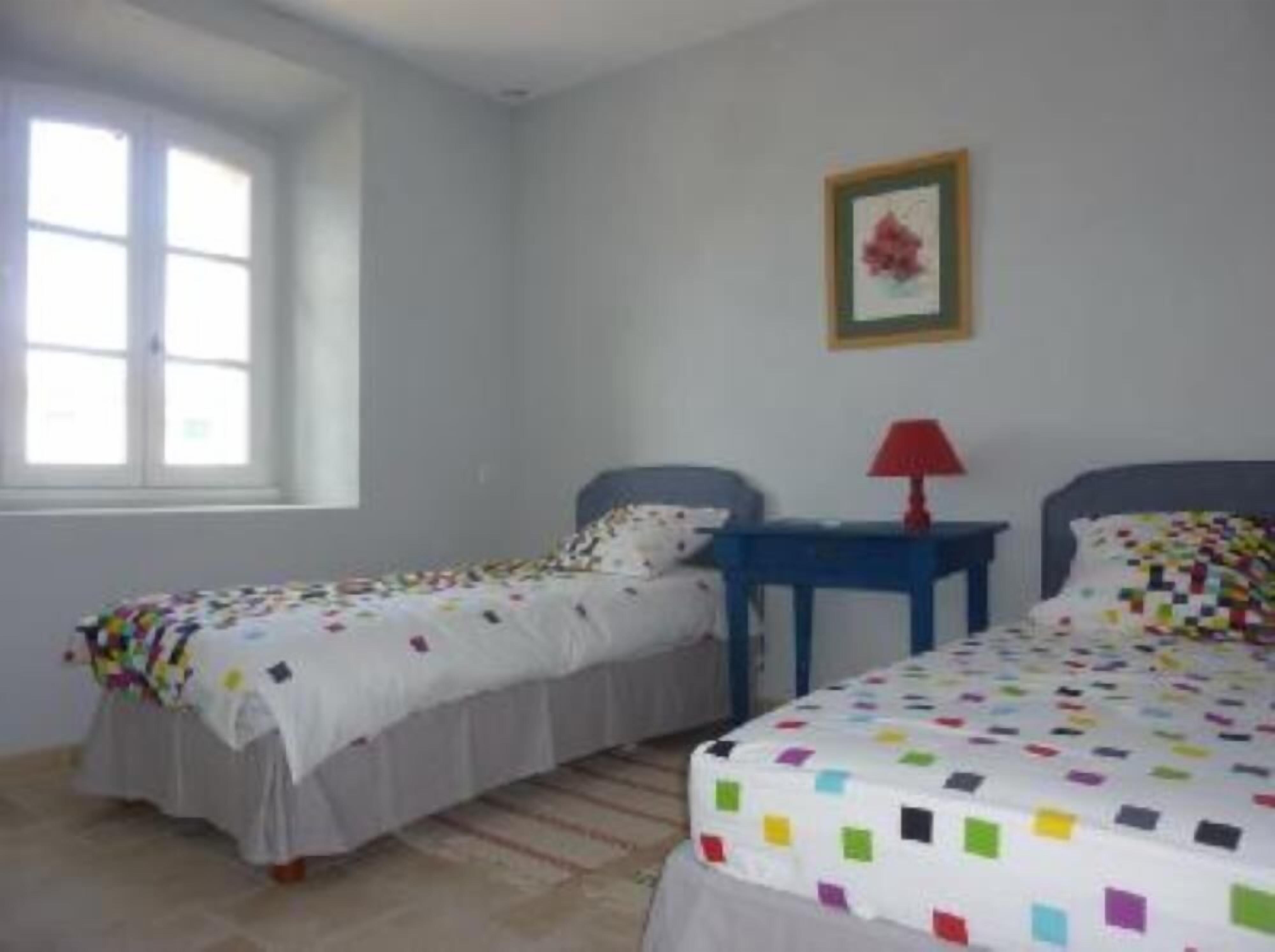 4 habitaciones, escritorio, tabla de planchar con plancha y wifi gratis 