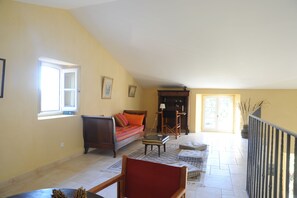 TV, fireplace, DVD player, books - Large character house between Anduze and Vézénobres (Cardet)