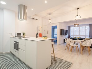 Fridge, microwave, oven, dishwasher