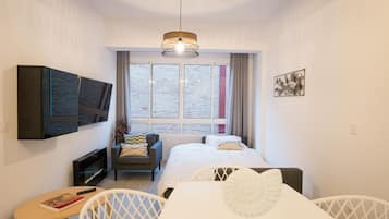 5 slaapkamers, een strijkplank/strijkijzer, internet, beddengoed