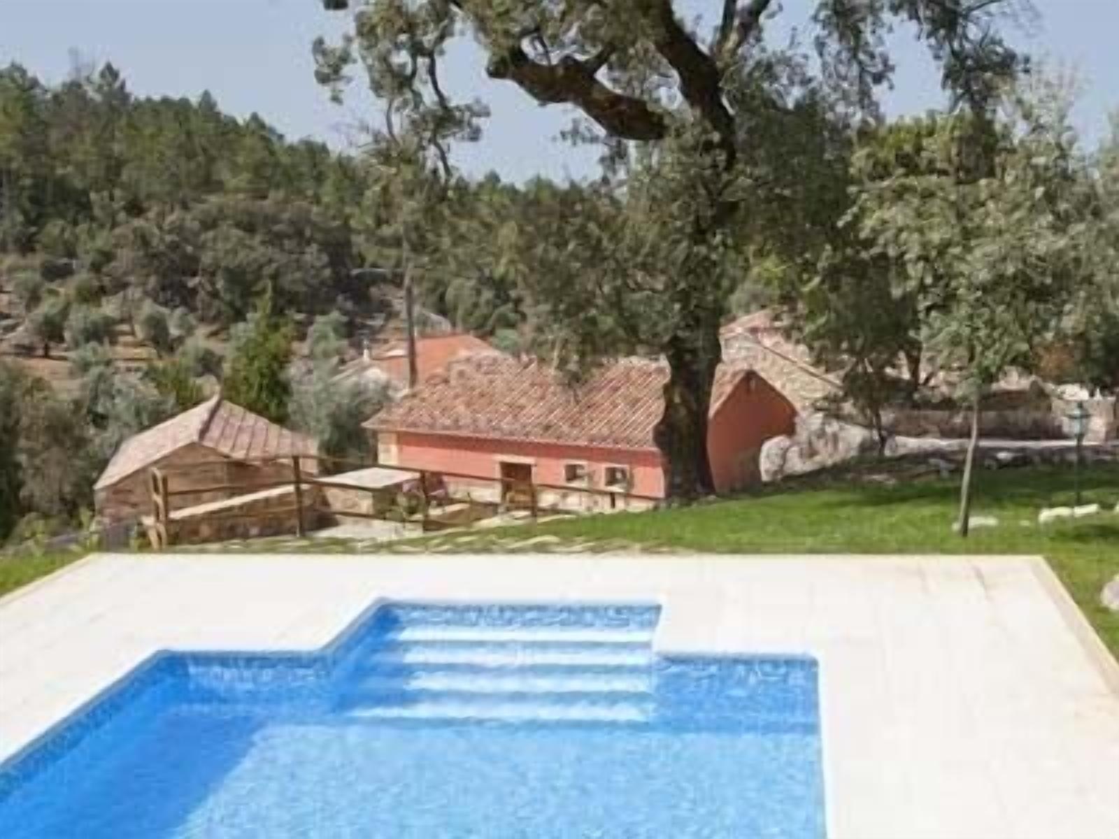 Rustic house with pool and barbecue overlooking the mountains
