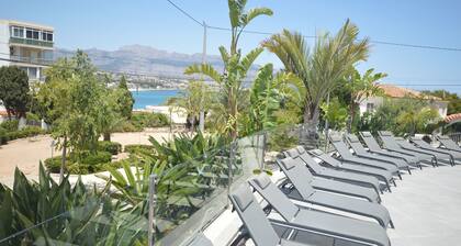 Super Lage. Meerblick 70m, Sat, Wifi, Klimaanlage, BBQ, Golf, Romantik, Party