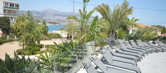 Super Location. Sea at 70m, Beach 300m, Wifi, Aircon, BBQ, 3 Gen Family, Party