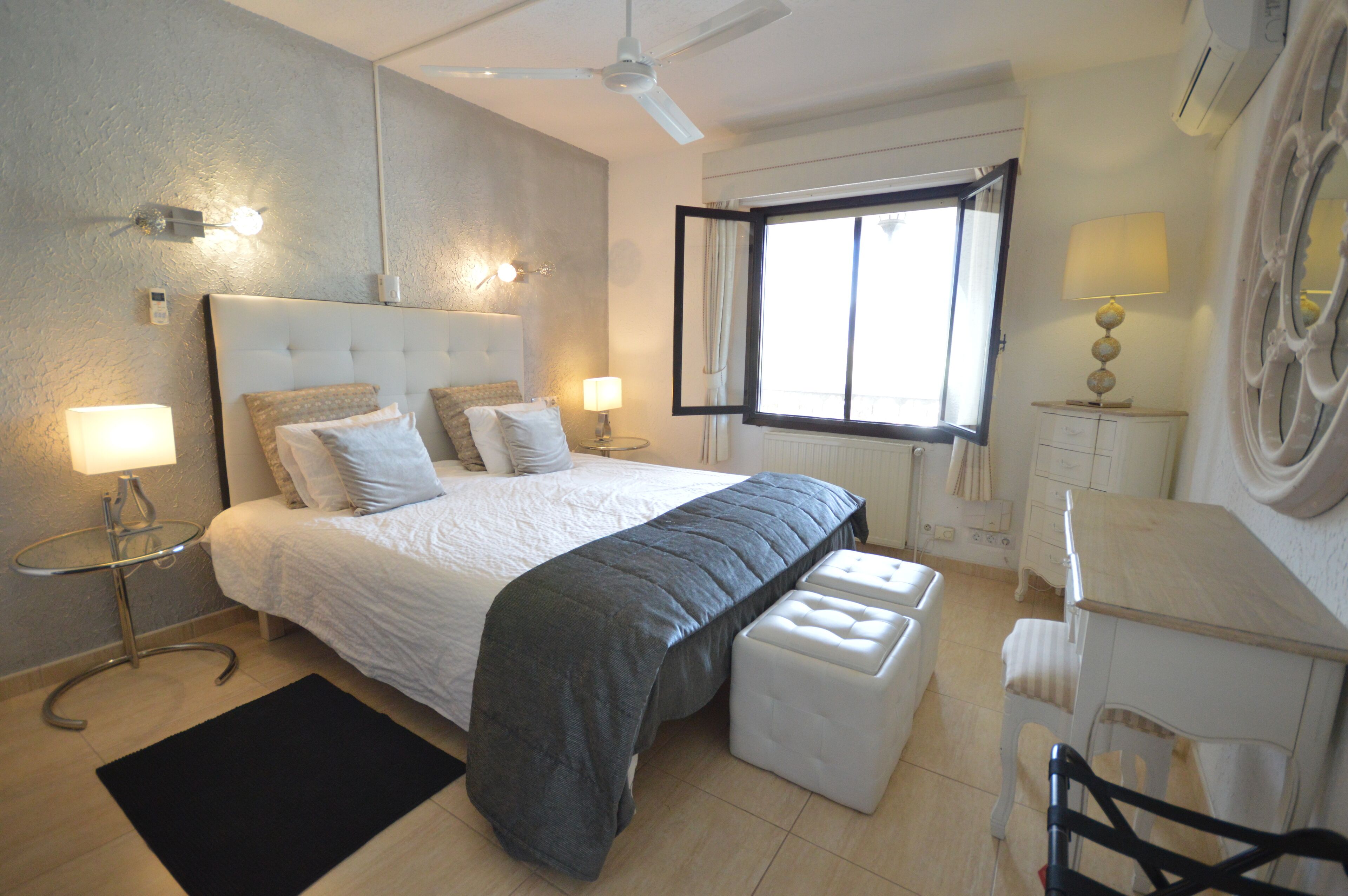 Super Location. Sea View 70m, Sat, Wifi, Aircon, BBQ, Golf, Romantic, Party