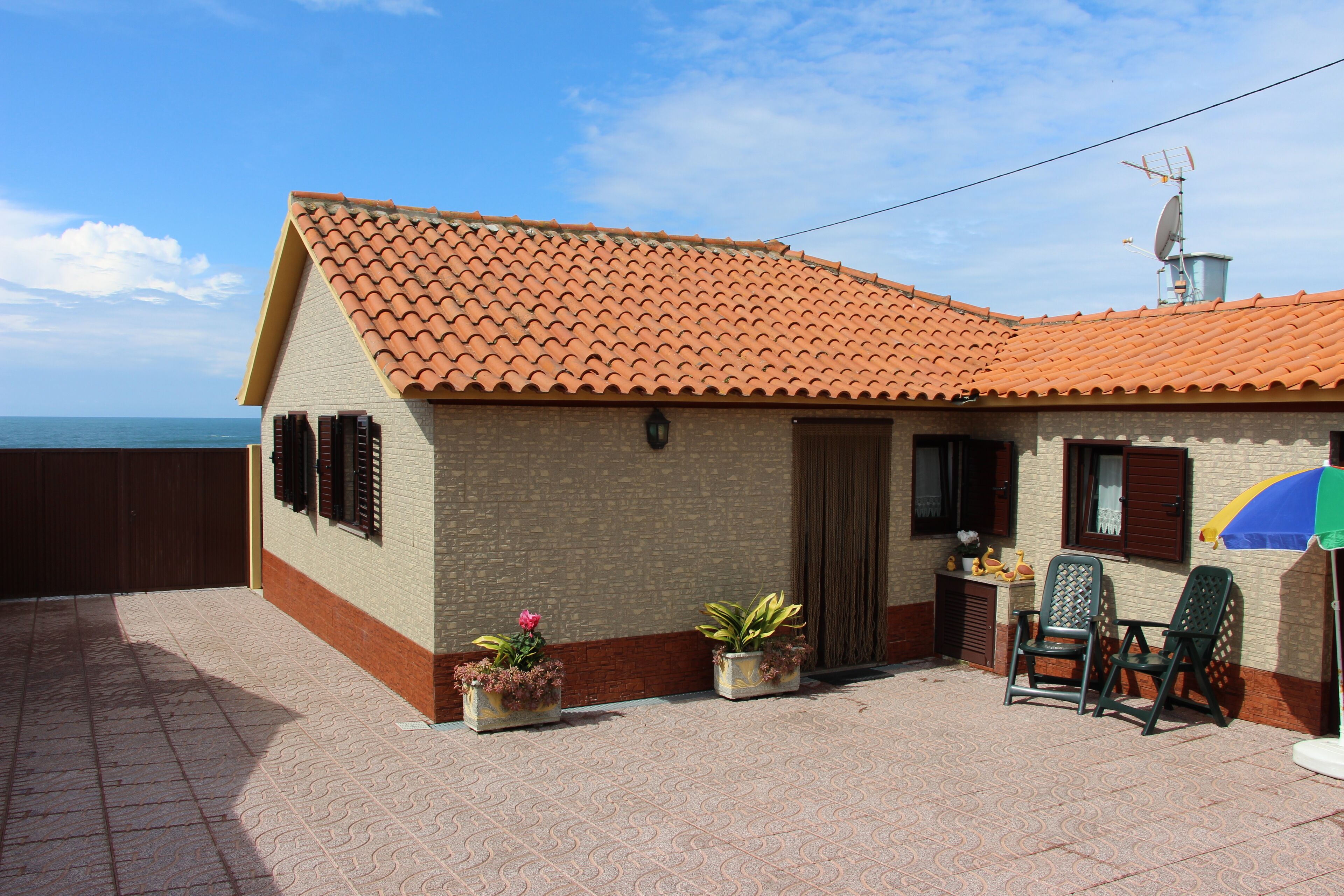 Charming and bright apt in Menilmontant