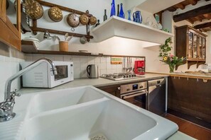 Refrigerador, microondas, horno y lavavajillas 
