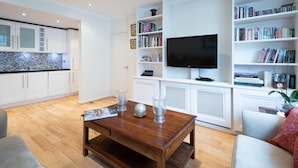 Flat-screen TV - Delightful Kensington Home close to Hyde Park (London)