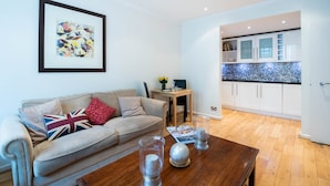Flat-screen TV - Delightful Kensington Home close to Hyde Park (London)