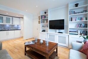 Apartment (1 Bedroom) | Living room