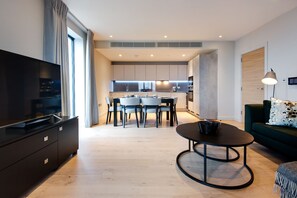 Apartment (3 Bedrooms) | Living room | Smart TV - Deluxe Victoria Home close to Buckingham Palace (London)