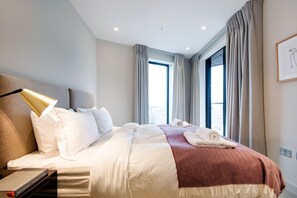 Apartment (3 Bedrooms) | 3 bedrooms, premium bedding, laptop workspace, iron/ironing board - Deluxe Victoria Home close to Buckingham Palace (London)