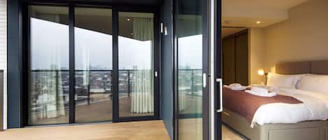 Apartment (3 Bedrooms) | 3 bedrooms, premium bedding, laptop workspace, iron/ironing board