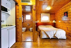 1 bedroom, in-room safe, WiFi, bed sheets