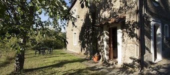 detached house with garden, kitchen, laundry, bathroom with jacuzzi 