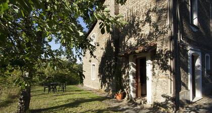 detached house with garden, kitchen, laundry, bathroom with jacuzzi