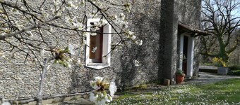 detached house with garden, kitchen, laundry, bathroom with jacuzzi