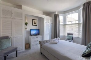 2 bedrooms, Internet - Stunning Apartment in Central York. (York)