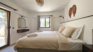 1 bedroom, in-room safe, iron/ironing board, travel cot