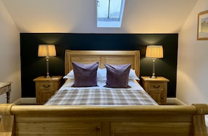3 bedrooms - Shippon Cottage - sleeps 6 guests in 3 bedrooms (Foolow)