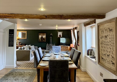 Shippon Cottage - sleeps 6 guests  in 3 bedrooms