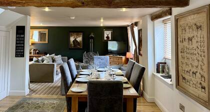 Shippon Cottage - sleeps 6 guests in 3 bedrooms