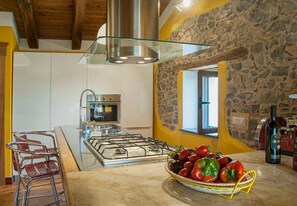 Fridge, microwave, oven, dishwasher - Villa Vibrante - 14 Guests - Independent Villa with pool (Vibonati)