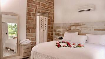 Superior Suite, 1 King Bed, Non Smoking, Garden View | Premium bedding, down comforters, pillowtop beds, minibar