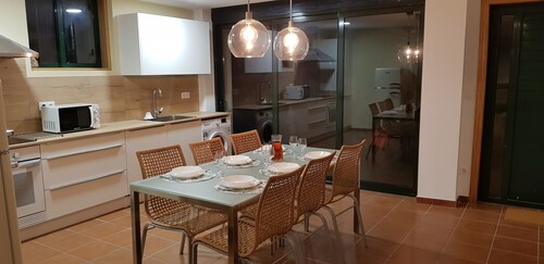 Independent apartment in ideal single family home FAMILIES OR GROUP