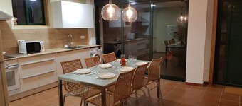 Oberoende lägenhet i idealisk enfamiljshus FAMILIER ELLER GRUPP