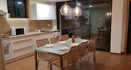 Independent apartment in ideal single family home FAMILIES OR GROUP