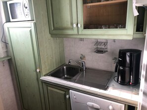 冷蔵庫、電子レンジ、オーブン、食器洗い機