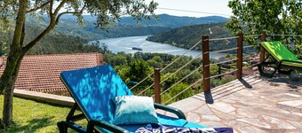 Stunning 3-bed-2-bath villa over Douro River/Porto city - WIFI-sleep 6-10