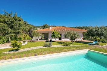 Grand 3-Bedroom 2-Bathroom Villa with a stunning view over Douro River