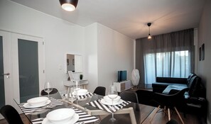 Dining - ★ New Listing 10 ‰ OFF ★ Downtown Luxury ★ FREE ST PARK ★ Balcony (Porto)