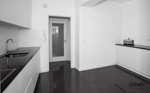 Fridge, microwave, oven, stovetop - ★ New Listing 10 ‰ OFF ★ Downtown Luxury ★ FREE ST PARK ★ Balcony (Porto)