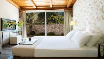 4 habitaciones, tabla de planchar con plancha, wifi y ropa de cama