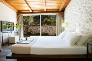 4 habitaciones, tabla de planchar con plancha, wifi y ropa de cama