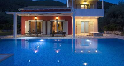 -10%:Villa privée, isolée avec une grande piscine et un espace extérieur.