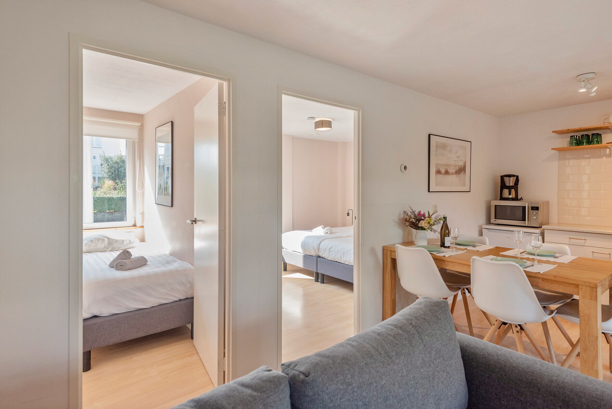 2 slaapkamers, een strijkplank/strijkijzer, reisbedje, wifi