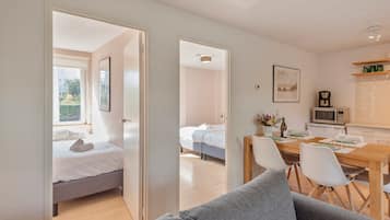 2 slaapkamers, een strijkplank/strijkijzer, reisbedje, wifi