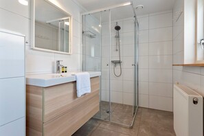 Shower, free toiletries, hair dryer, towels - Pleasant Family Home (Free parking!) (Zandvoort)