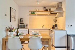 Fridge, microwave, oven, stovetop - Pleasant Family Home (Free parking!) (Zandvoort)