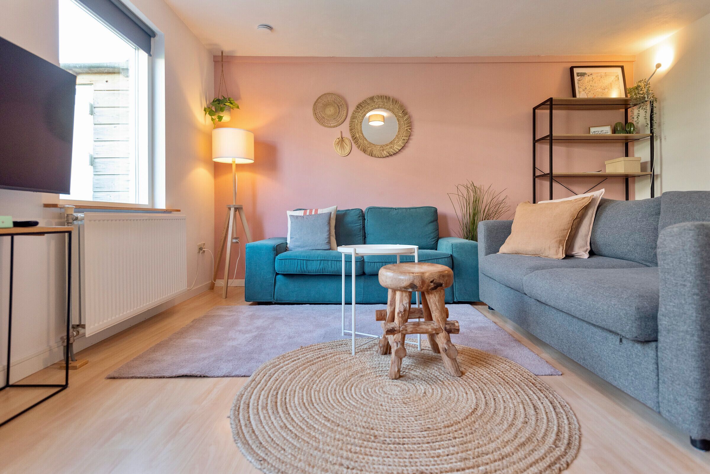 Een televisie en een dvd-speler