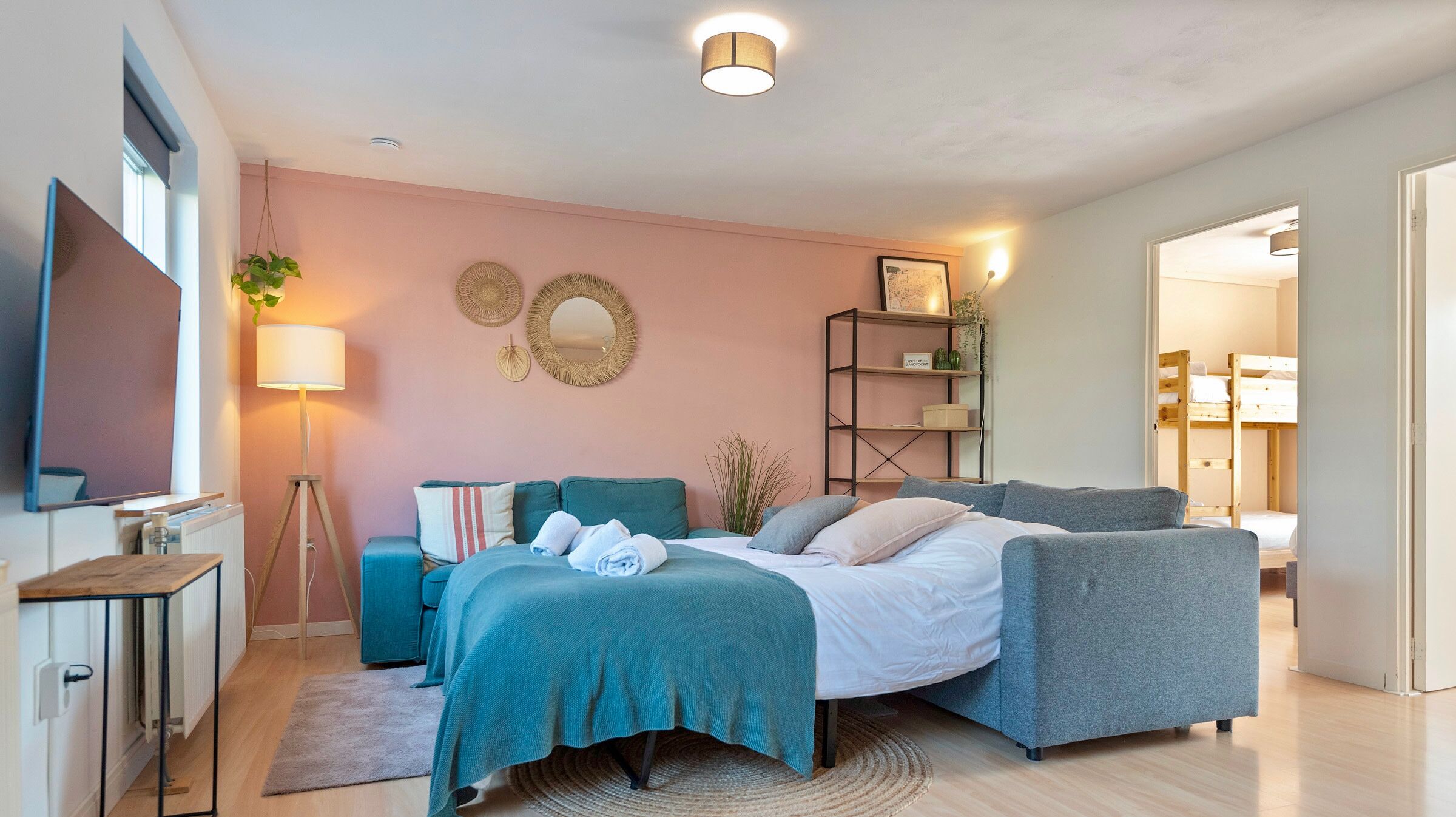 2 soverom, strykejern/-brett, reiseseng for barn og wi-fi