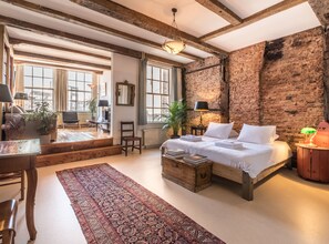 Bureau, espace de travail pour ordinateur portable