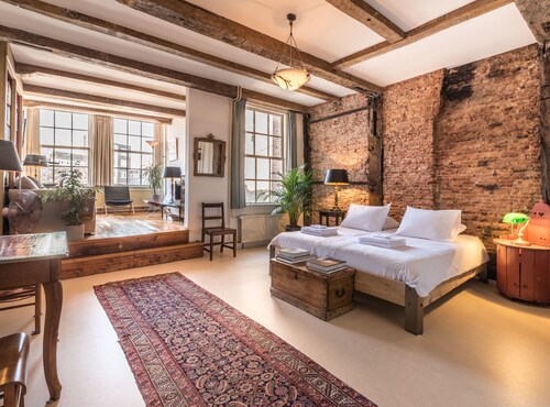 Classy Room 17th Century Canal House