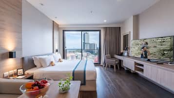 Premier Studio, Sea View | In-room safe, desk, iron/ironing board, free WiFi