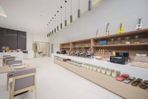每日付費供應吃到飽自助式早餐